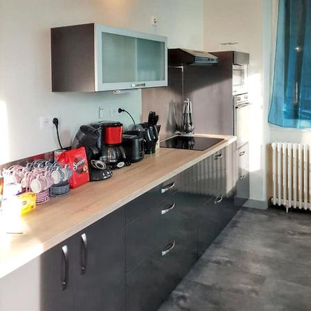 Maison Spacieuse A Montsalvy Avec Grand Jardin Et Terrasse Exterior foto